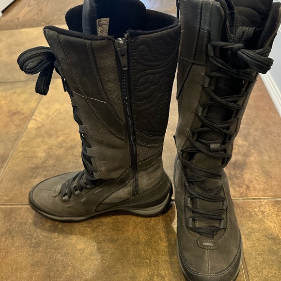 Merrell Black Lace-Up Boots - Picture 2 of 4